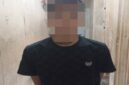 Pelaku beserta barang bukti saat diamankan. Foto: dokumen polisi.