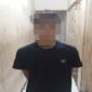 Pelaku beserta barang bukti saat diamankan. Foto: dokumen polisi.