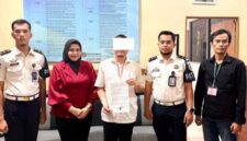 Foto kuasa hukum Riduan SE dari Kantor Hukum Mutiara Rz SH, didampingi Romi Yulizar SH