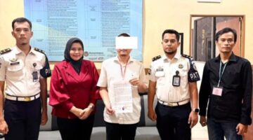 Foto kuasa hukum Riduan SE dari Kantor Hukum Mutiara Rz SH, didampingi Romi Yulizar SH