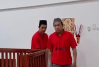 Terlihat kedua terdakwa hendak meninggalkan ruang sidang usai putusan dibacakan majelis hakim di PN Palembang, Selasa (29/9/2026).