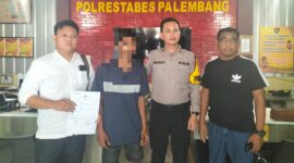 Foto pelaku diserahkan warga
