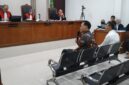 Saat Bupati Muara Enim nonaktif Edison dihadirkan sebagai saksi dalam sidang dugaan suap pengadaan Smartboard dan Chromebook Disdikbud Muara Enim.Rabu (30/9/2026)