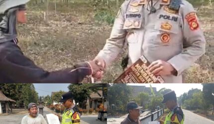 Kapolsek Buay Madang Timur Iptu Swisspo (kanan atas), bersalaman dengan warga saat mensosialisasi larangan membakar lahan di kawasan perkebunan Desa Tambak Boyo, serta personel Bhabinkamtibmas (bawah) yang sedang membagikan Maklumat Kapolda Sumsel kepada pengendara motor dan warga di Kecamatan Buay Madang Timur, Kabupaten OKU Timur.