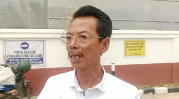 Foto Pengamat hukum Arief Budiman SH MH saat ditemui di PN Palembang, Kamis (1/10/2026)