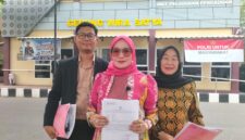 Foto : kuasa hukum korban usai membuat laporan polisi