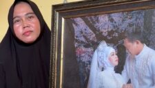 Istri almarhum, Rika Yunita (39) saat ditemui di rumah duka, Sabtu (3/10/2026). Foto: Tia