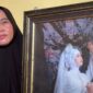 Istri almarhum, Rika Yunita (39) saat ditemui di rumah duka, Sabtu (3/10/2026). Foto: Tia