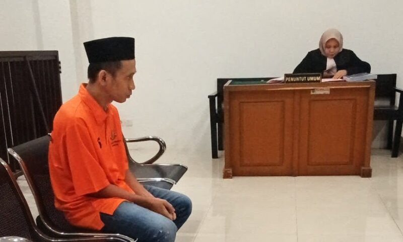 Saat terdakwa Taufik jalani sidang perdana di PN Palembang, Senin (5/10/2026)