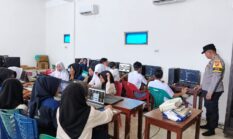 Edukasi Teknologi Masa Depan, Polsek Buay Madang Timur Gelar Pelatihan ‘Paham AI’ di SMA Muhammadiyah 2 Karang Tengah