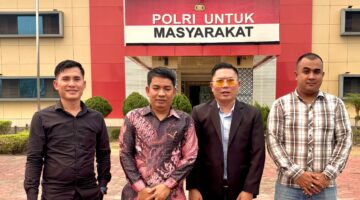 Foto : kuasa hukum membuat laporan di polres MUBA