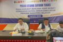 Caption: Wakil Menteri Lingkungan Hidup Diaz Faisal Malik Hendropriyono bersama Gubernur Sumatera Selatan Herman Deru saat rapat di Kantor BPBD Sumsel