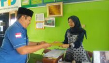 fhoto : penyerahan sk kepengurusan ltnnu oleb ketua ltnnu pagar alam ke stakeholdee