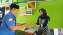 fhoto : penyerahan sk kepengurusan ltnnu oleb ketua ltnnu pagar alam ke stakeholdee
