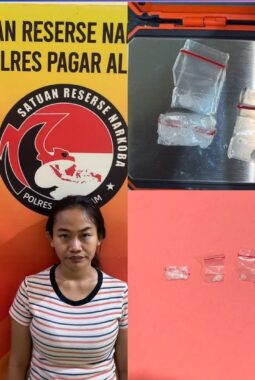 CANTIK-CANTIK JADI PENGEDAR! Dua Ratu Sabu Muda Ditangkap di Kontrakan Pagar Alam, Simpan Sabu 0,76 Gram Dalam Bungkus Soklin