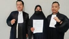 Saat Tim kuasa hukum Terdakwa dito, Arif Rahman SH saat ditemui di PN Palembang, Kamis (8/10/2026)