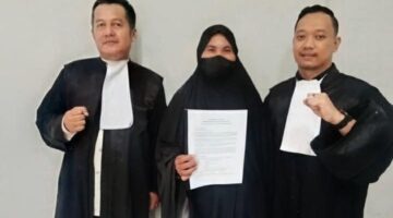 Saat Tim kuasa hukum Terdakwa dito, Arif Rahman SH saat ditemui di PN Palembang, Kamis (8/10/2026)