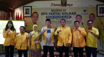 fhoto : walikota dan wakil walikota pagar alam h ludi oliansyah dan hj bertha hadiri musda vi dpd partai golkar pagar alam