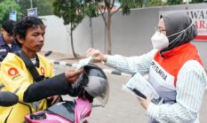 Pertamina Peduli, 10.000 Masker Dibagikan kepada Masyarakat Terdampak Kabut Asap di Palembang