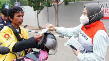 Pertamina Peduli, 10.000 Masker Dibagikan kepada Masyarakat Terdampak Kabut Asap di Palembang