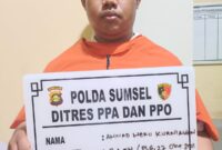 Pelaku saat diamankan.