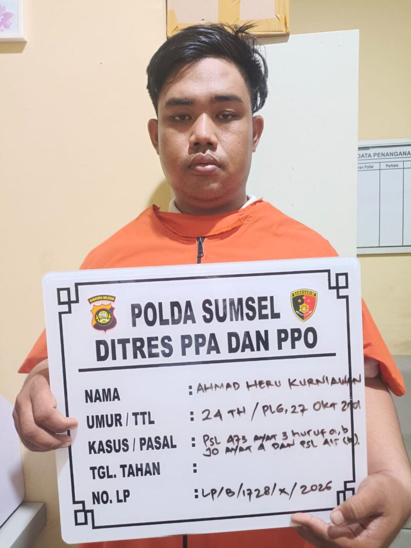 Pelaku saat diamankan.