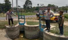 Cegah Konflik Pengalihan Air, Kapolsek Buay Madang Timur Cek Saluran Irigasi Desa Sumber Harjo