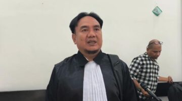 Saat tim kuasa kedua terdakwa Surya Negara SH MH saat ditemui di PN Tipikor Palembang, Selasa (13/10/2026)
