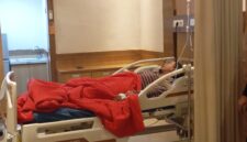 Mulyadi korban penganiayaan saat peliputan dirawat di RS Bhayangkara.