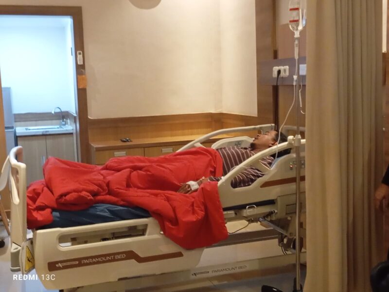 Mulyadi korban penganiayaan saat peliputan dirawat di RS Bhayangkara.