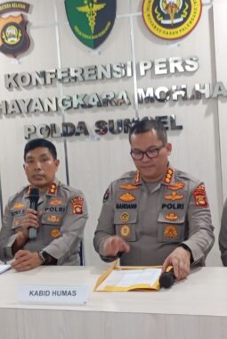 Enam Orang Luka dalam Bentrokan Mapolda Sumsel, Pria Bawa Dua Sajam Diamankan