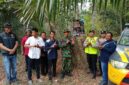 Kapolsek Buay Madang Timur Iptu Swisspo, bersama unsur TNI, pemerintah kecamatan, perangkat desa, dan Masyarakat Peduli Api (MPA) bersinergi melakukan patroli mitigasi serta pemasangan spanduk imbauan karhutla di Desa Gumuk Rejo.