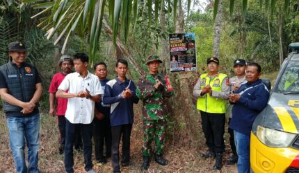 Kapolsek Buay Madang Timur Iptu Swisspo, bersama unsur TNI, pemerintah kecamatan, perangkat desa, dan Masyarakat Peduli Api (MPA) bersinergi melakukan patroli mitigasi serta pemasangan spanduk imbauan karhutla di Desa Gumuk Rejo.