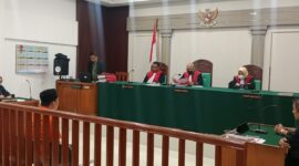 Saat terdakwa Fernando dihadirkan di disidang PN Palembang, Kamis (15/10/2026) untuk mendengarkan putusan dari majelis hakim