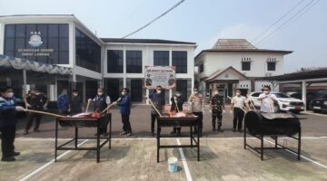 Kejari Empat Lawang Musnahkan Barang Bukti Narkotika dan Senjata Tajam