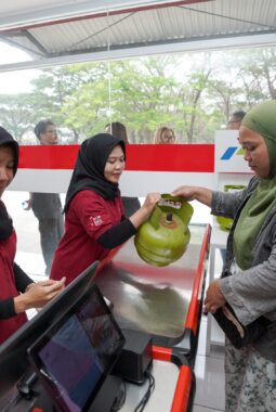 Wakil Kepala BP BUMN Tinjau Gerai KDKMP, Produk LPG Pertamina Hadir Mendorong Pertumbuhan Ekonomi Berbasis Komunitas