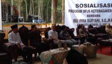Kapolsek BMT Iptu Swisspo mendampingi jalannya kegiatan Sosialisasi Program BPJS bersama Anggota DPR RI Komisi IX di Desa Kedung Rejo, Kecamatan Buay Madang Timur, Kabupaten OKU Timur.