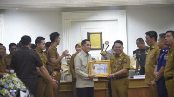 Berikan Layanan Prima Dinas Damkarmat dan 9 OPD Terbaik Diganjar Penghargaan, Oleh Walikota Kota Ratu 