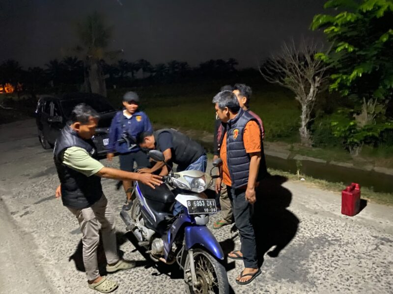 Personel Polsek BMT melakukan pemeriksaan terhadap kendaraan mencurigakan demi memberikan rasa aman maksimal bagi masyarakat.