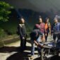Kanit Reskrim Polsek Buay Madang Timur Aiptu Eko Beni Susilo bersama jajaran personel Timsus Macan Putih melakukan pemeriksaan kelengkapan berkas serta penggeledahan terhadap pengendara sepeda motor yang dicurigai di kawasan jalan rawan kriminalitas Kecamatan Buay Madang Timur, Kabupaten OKU Timur.