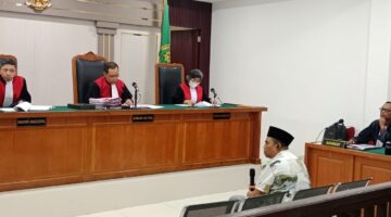 Saat terdakwa Lukman Jalani sidang perdana di PN Tipikor Palembang, Kamis (22/10/2026)