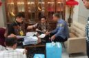 Suasana saat Tim JPU KPK RI melimpahkan berkas perkara lima tersangka kasus dugaan korupsi pengadaan smartboard dan Chromebook ke PN Tipikor Palembang, Jumat (23/10/2026).
