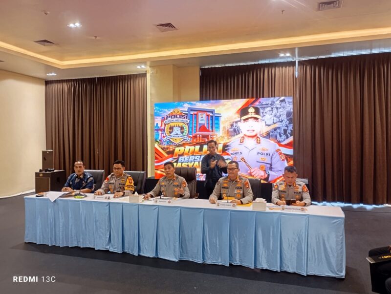 Kapolda Sumsel Irjen Pol Rony Samtana saat memimpin press release di Polda Sumsel.