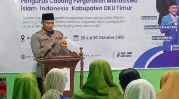 Kapolres OKU Timur AKBP Lalu Hedwin Hanggara, memberikan sambutan pada pembukaan Pelatihan Kader Lanjut (PKL) PC PMII OKU Timur di Kantor PCNU OKU Timur, Desa Karang Tengah, Kecamatan Buay Madang Timur.