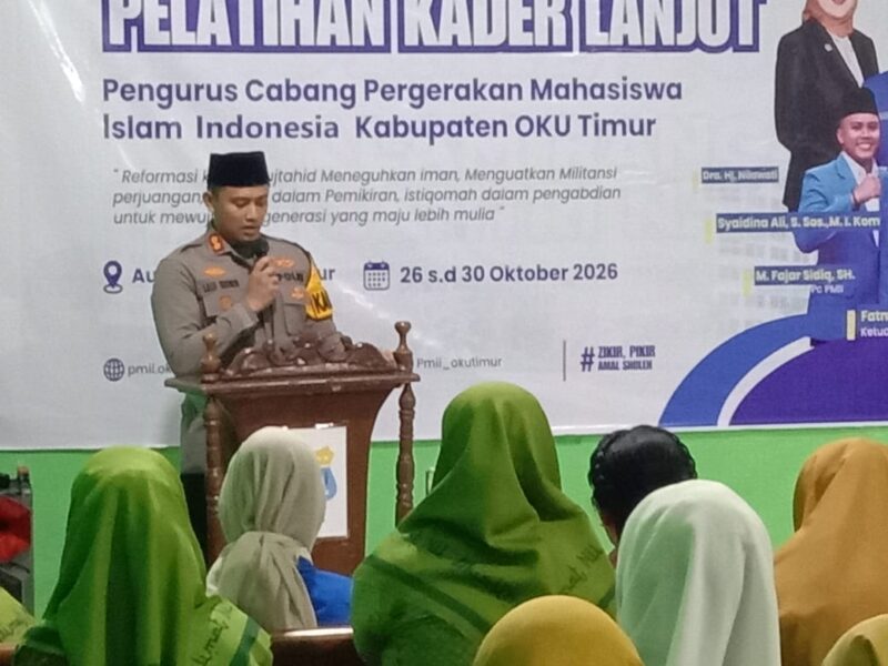 Kapolres OKU Timur AKBP Lalu Hedwin Hanggara, memberikan sambutan pada pembukaan Pelatihan Kader Lanjut (PKL) PC PMII OKU Timur di Kantor PCNU OKU Timur, Desa Karang Tengah, Kecamatan Buay Madang Timur.