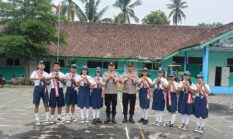 Kanit Samapta Polsek BMT Jadi Pembina Upacara di Sekolah Charitas 03, Sosialisasikan Program POLIDIK