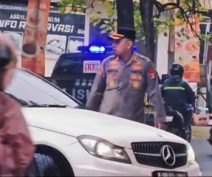 Foto : potongan video yang beredar saat  wakapolrestabes Palembang Mengurai kemacetan Kemacetan