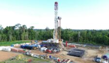 Rig PDSI #43.3/AB1500-E milik PT Pertamina Drilling Services Indonesia (Pertamina Drilling) saat beroperasi pada pengeboran sumur pengembangan BNG-084 di Struktur Benuang, Field Adera, Sumatera Selatan. 27/10/2026. Foto: PDSI