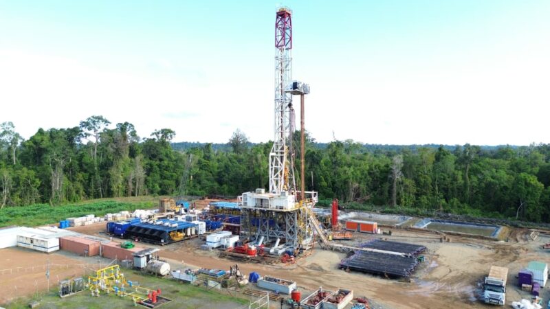 Rig PDSI #43.3/AB1500-E milik PT Pertamina Drilling Services Indonesia (Pertamina Drilling) saat beroperasi pada pengeboran sumur pengembangan BNG-084 di Struktur Benuang, Field Adera, Sumatera Selatan. 27/10/2026. Foto: PDSI