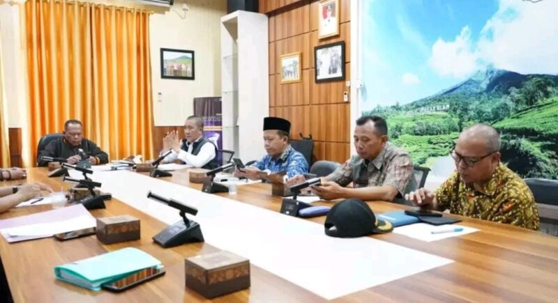 fhoto : rapat persiapan dan pemenuhan kelengkapan data pembentukan bumn di kota pagar alam